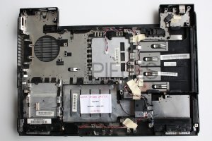 Plasturgie coque inferieure TOSHIBA SATELLITE M70 - 204