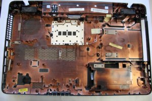 Plasturgie coque inferieure Toshiba Satellite L670D