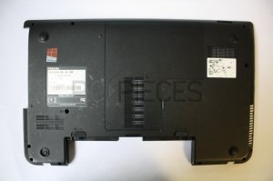 Plasturgie coque inferieure Toshiba Satellite C55