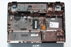 Plasturgie coque inferieure TOSHIBA SATELLITE L350