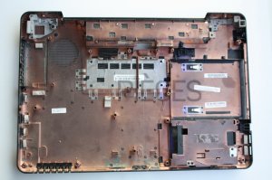Plasturgie coque inferieure Toshiba Satellite L450