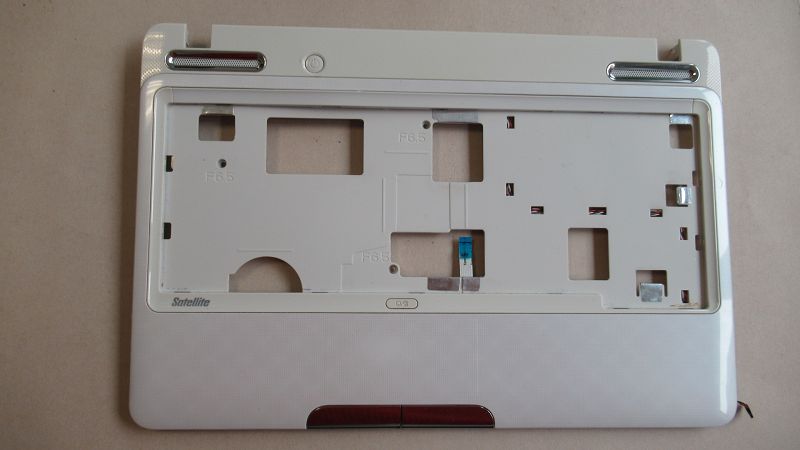 Plasturgie coque superieure Toshiba Satellite L735