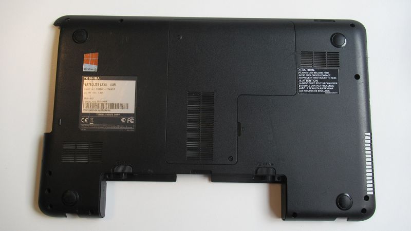 Plasturgie coque inferieure Toshiba Satellite L850