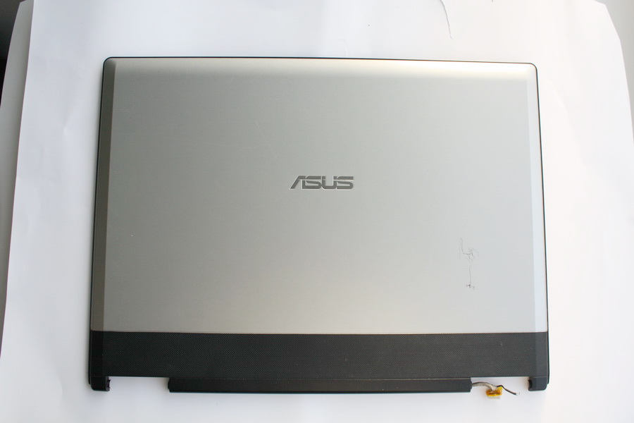 Plasturgie arriere ecran ASUS X70 SERIE S