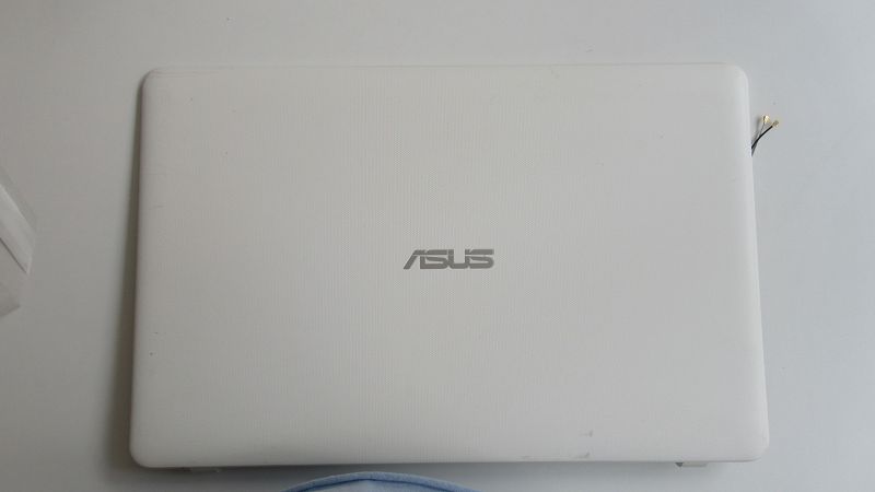 Plasturgie arriere ecran ASUS X 751L